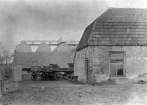 811685 Afbeelding van enkele stalgebouwen op het terrein van de boerderij Bastiaanshof aan de Kanaalweg te Jutphaas met ...
